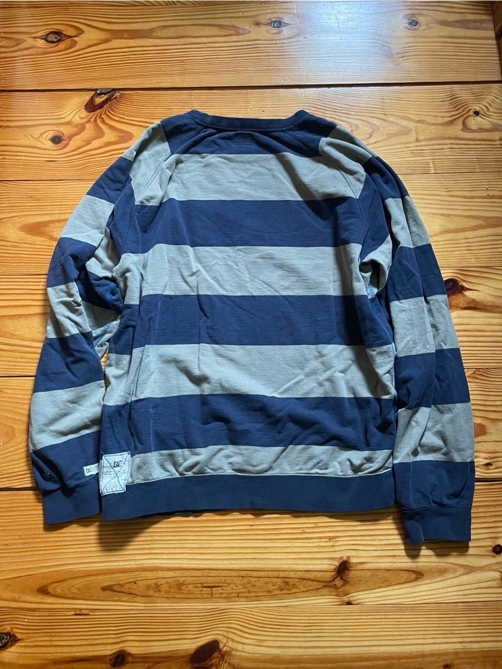 DC Sweater - Picture 2 of 3